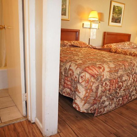 אורנג' Executive Inn & Suites מראה חיצוני תמונה