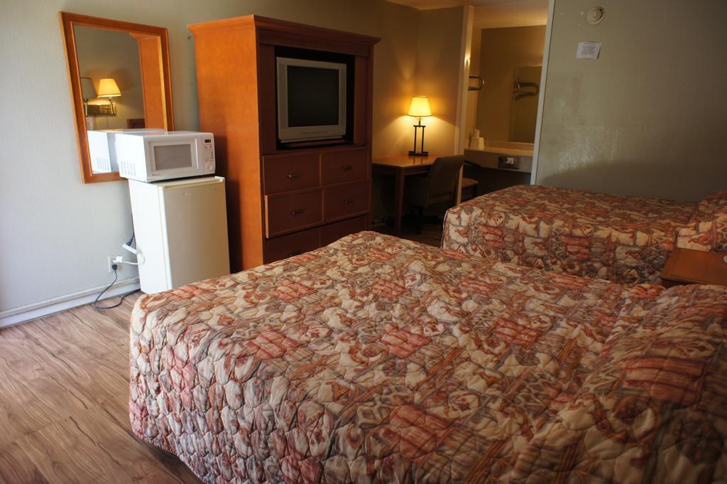 אורנג' Executive Inn & Suites מראה חיצוני תמונה