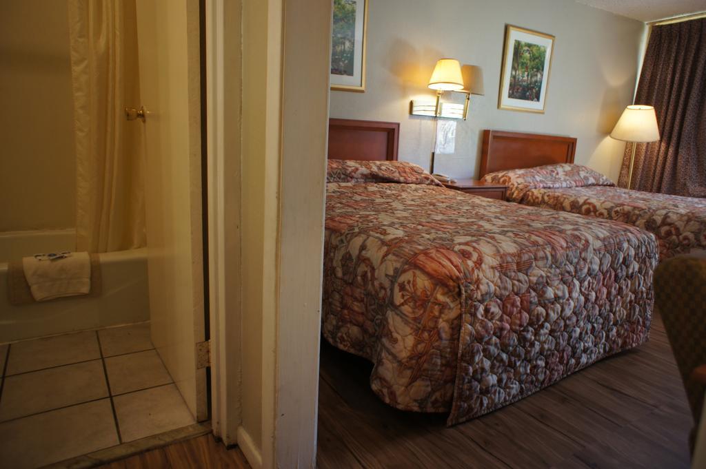 אורנג' Executive Inn & Suites מראה חיצוני תמונה