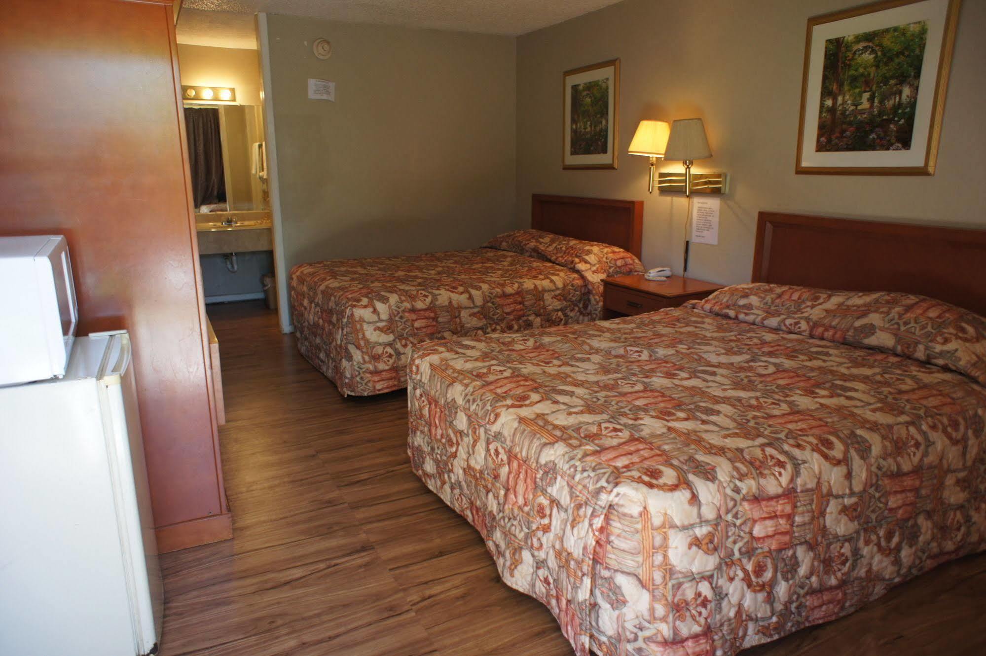אורנג' Executive Inn & Suites מראה חיצוני תמונה