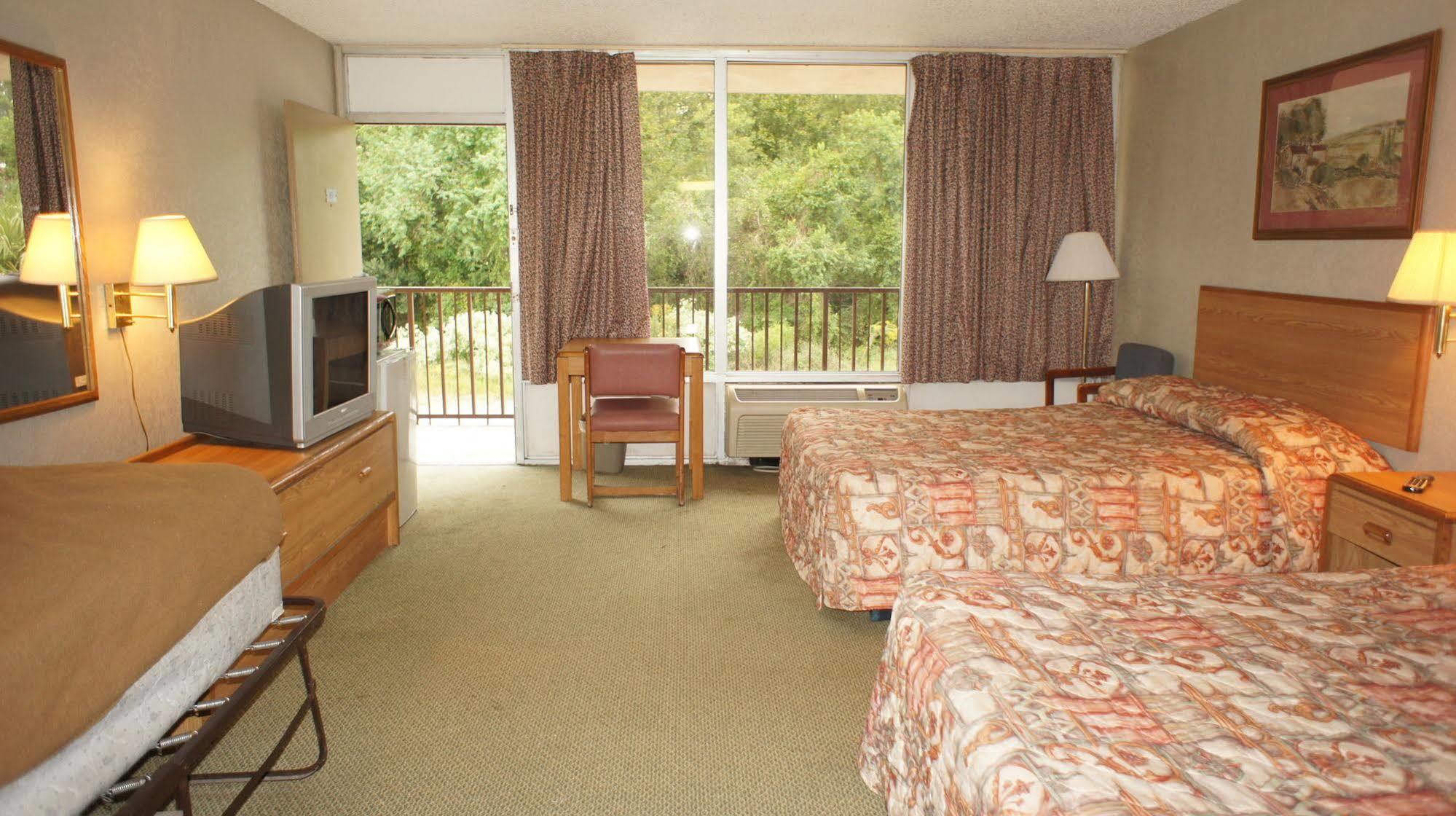 אורנג' Executive Inn & Suites מראה חיצוני תמונה
